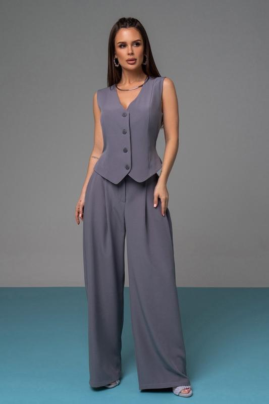 Серый брючный костюм с жилетом — цена 1720 грн в каталоге Брючные ...