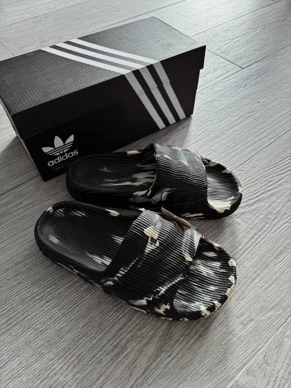 Adidas black adilette best sale