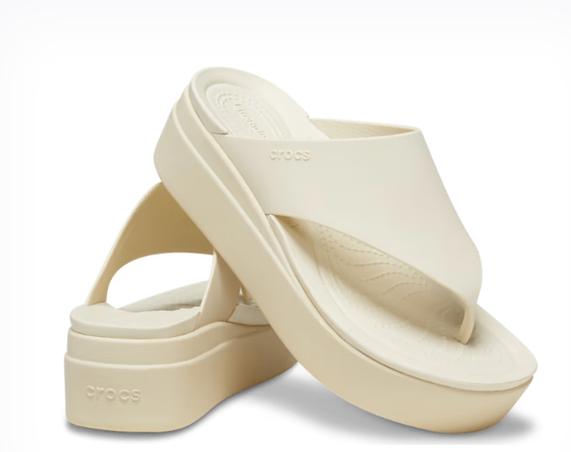 Crocs кроксы шлепки на платформе вьетнамки на танкетке brooklyn studded ...