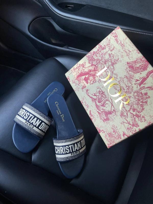 Брендовые шлепанцы в стиле christian dior ( диор)♥️ — ціна 2989 грн у ...