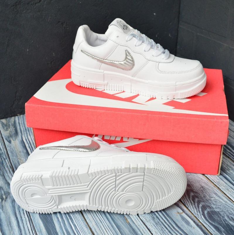 Женские светлые белые кроссовки фирмы nike air топ модель найк аир ...