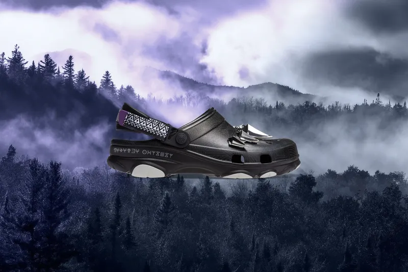 Black panther crocs discount
