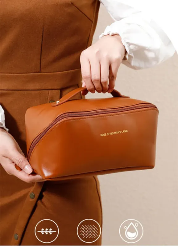 make up bag 250 Burberry The Giant medium reversible cotton tote bag