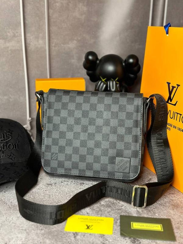 Louis vuitton district pm hotsell