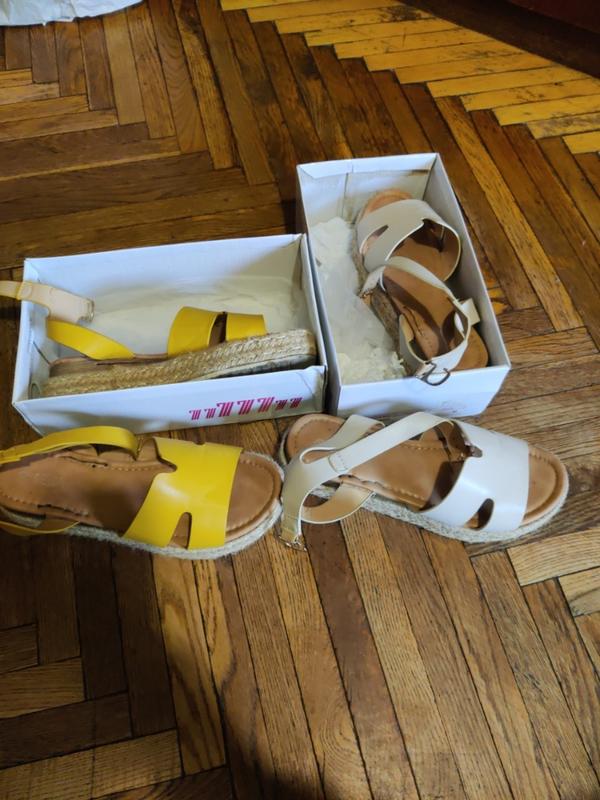 Босоножки женские две пары на широкую ногу цена за две — цена 300 грн в ...