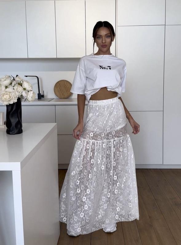 Трусикидегі юбка