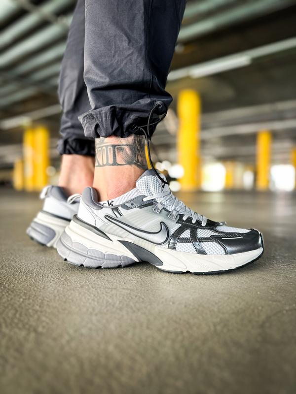 Мужские кроссовки nike v2k run pure platinum white metallic silver