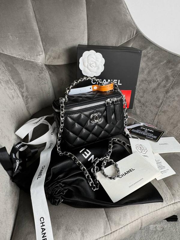 170064538 medium Boy Chanel shoulder bag chanel 4100