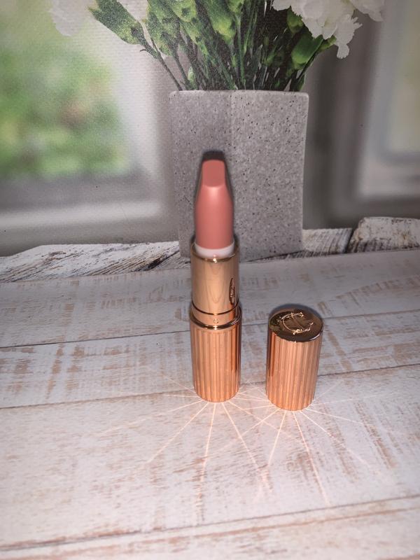 Матова помада charlotte tilbury pillow talk original — цена 1200 грн в ...