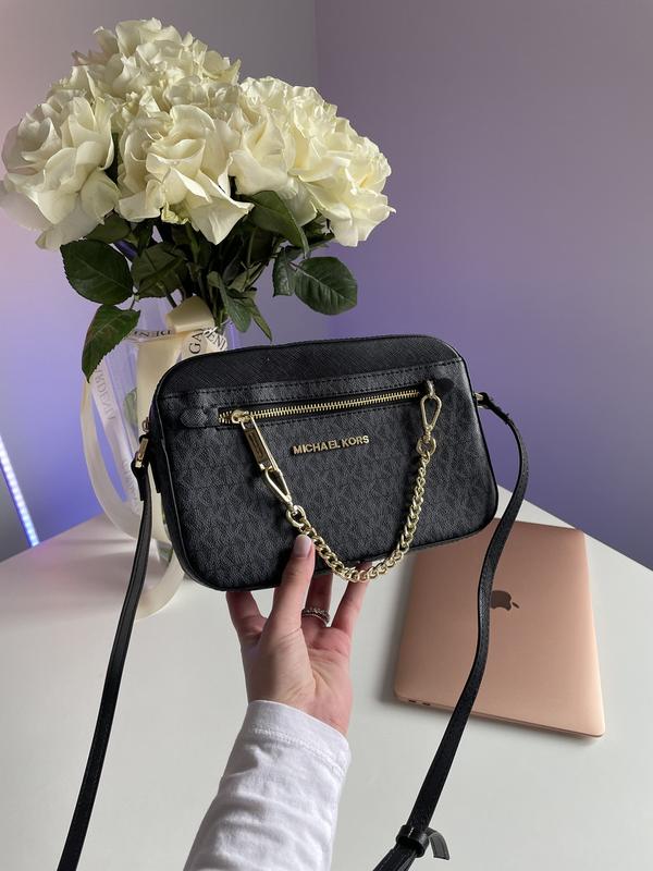 This Under Armour Project Rock bag is michael kors jet set large logo crossbody bag grey 24 17 6 3300