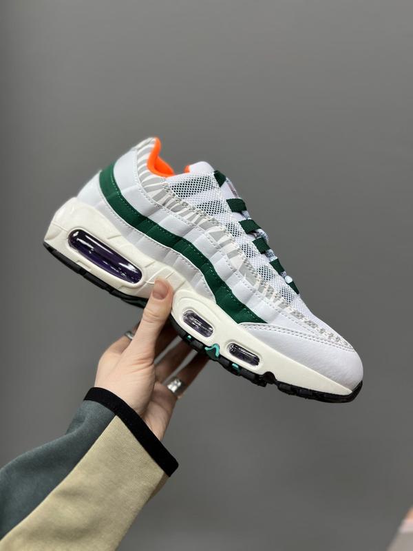 Nike sneaker 95 best sale