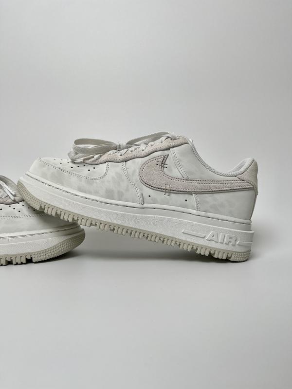 Nike Dunk Low North Carolina A T resell prediction 173593086 nike air force 1 low luxe summit dd9605 100 5300