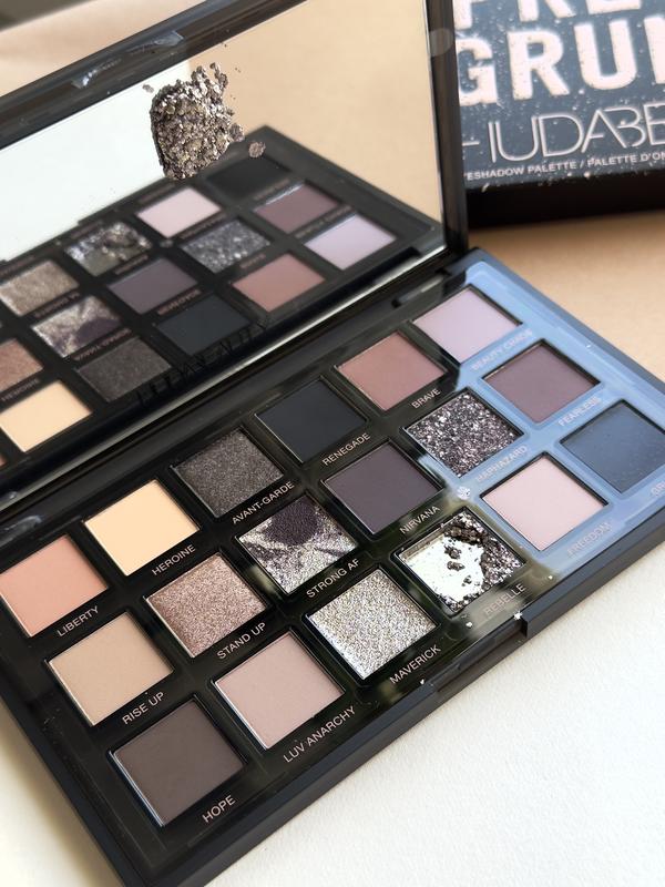 Палетка теней huda beauty pretty grunge eyeshadow palette — цена 1950 ...