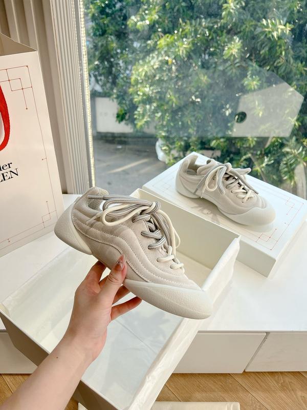 Alexander mcqueen sneaker price best sale