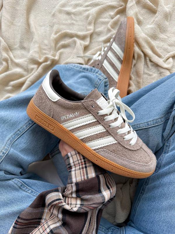 Adidas spezial handball light brown жіночі кросівки адідас спеціал