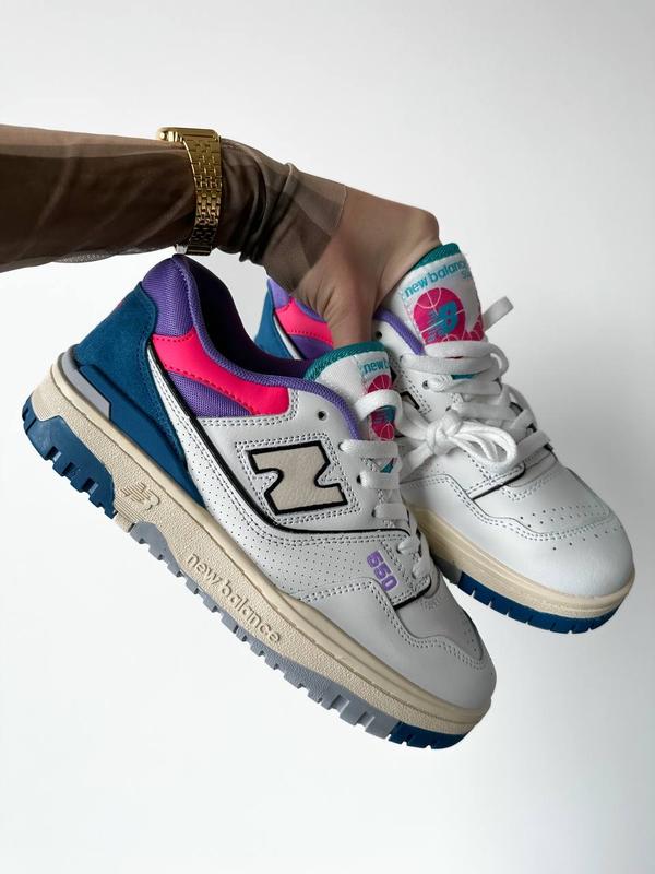175195754 new balance 550 colored premium 1559 T shirt New Balance Essentials Stacked Logo azul branco