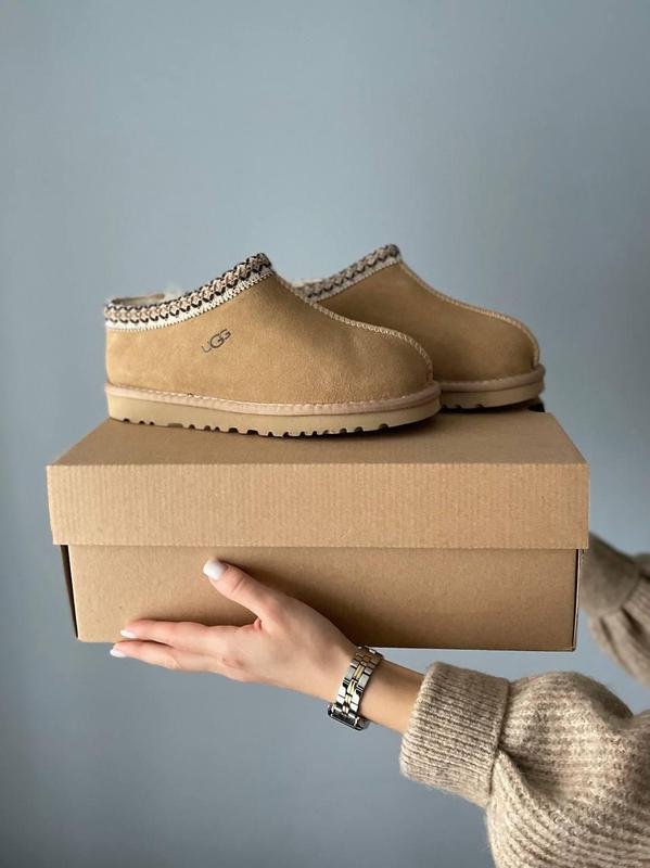 Light beige uggs best sale