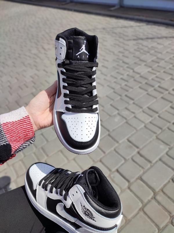 Jordan 1 mid tuxedo online