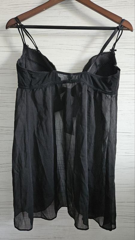 Жетілген ер адам жас әйелді желіде жыныстық қатынасқа түсіреді.