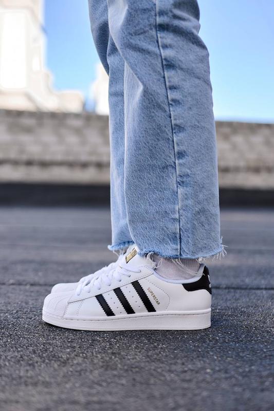Adidas black white superstar 2025