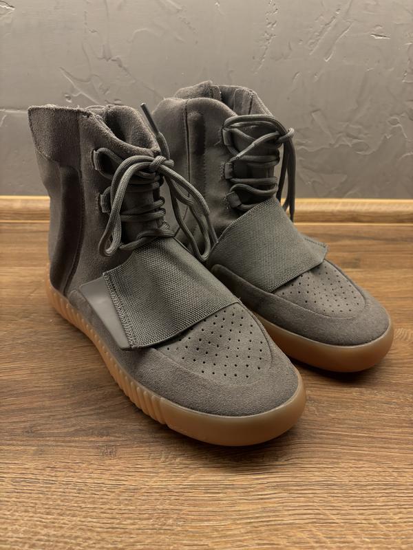 Кросівки adidas yeezy boost 750 — ціна 1950 грн у каталозі