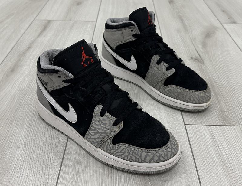 Жіночі кросівки nike air jordan 1 mid elephant (24,5 см) — цена