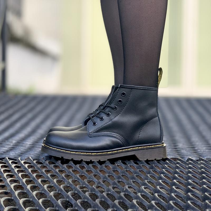 smooth 101 dr martens