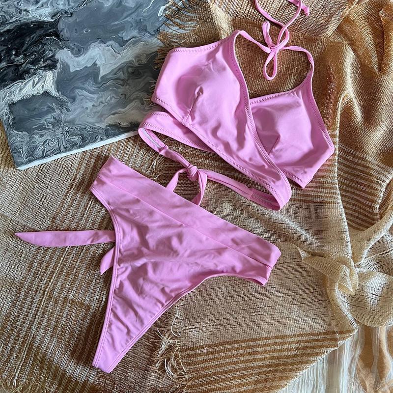 Купальник нежно-розовый топ на завязках с чашками&плавки стринги ...