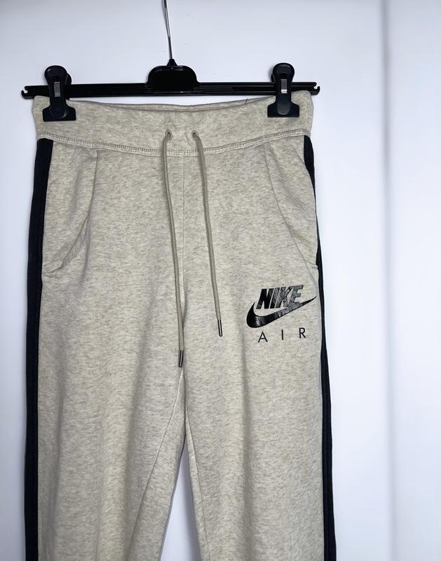 Спортивные штаны nike air спортивки найк джоггеры на манжетах беж серые оригинал лампасы — цена 799 грн в каталоге Спортивные штаны ✓ Купить женские вещи по доступной цене на Шафе