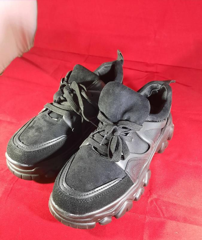 Жіночі кросівки на тракторній підошві — ціна 975 грн у каталозі ...