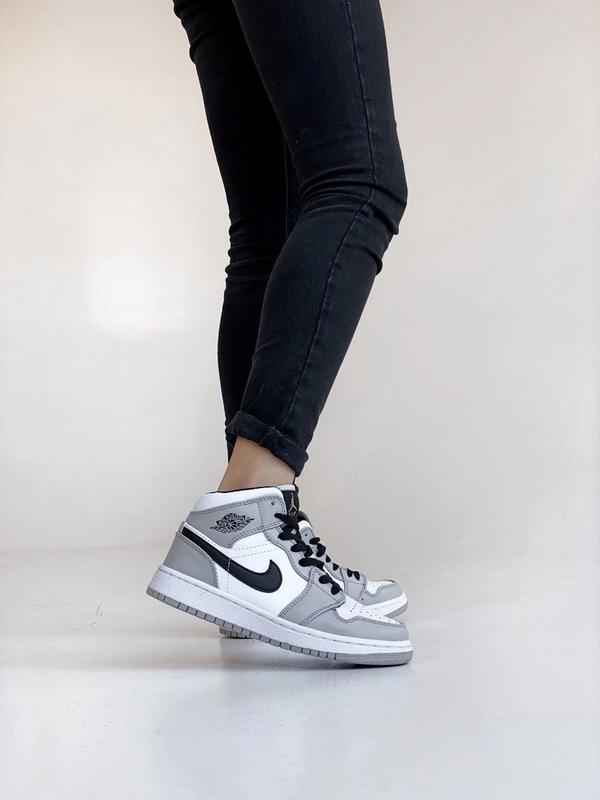 Серые джорданы кроссы серые с белым nike air jordan 1 high grey black ...