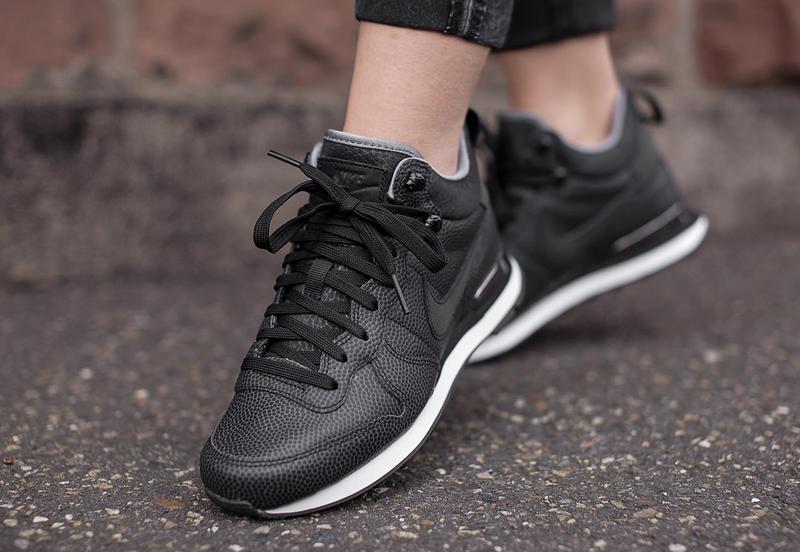 nike internationalist mid leather