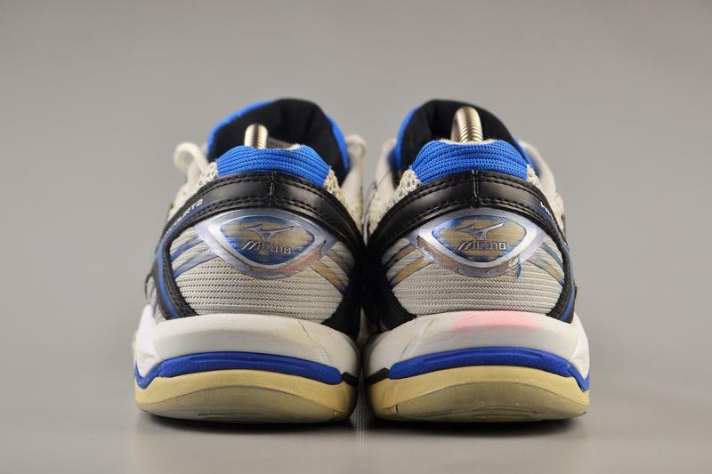 mizuno wave runcourt 2