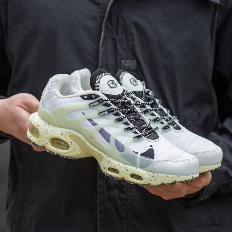 Nike air max plus beige discount