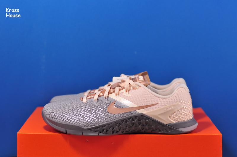 Wmns nike sales metcon 4 mtlc
