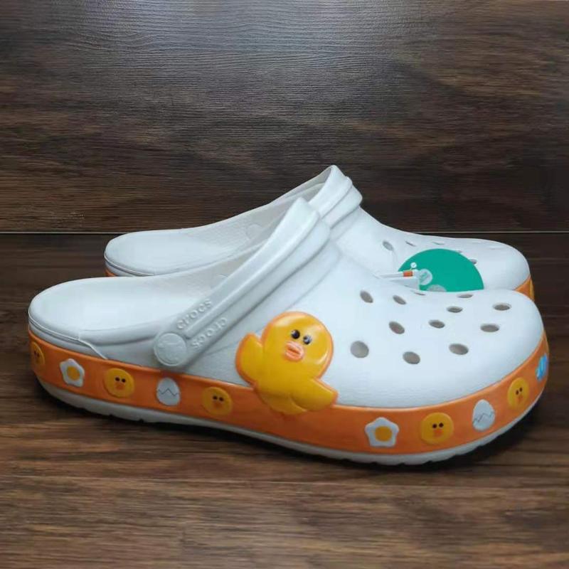 crocband line friends clog