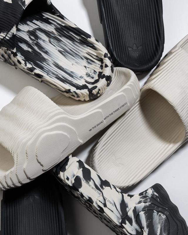 Шлепки adidas adilette 22 — цена 3000 грн в каталоге Шлепанцы Купить ...