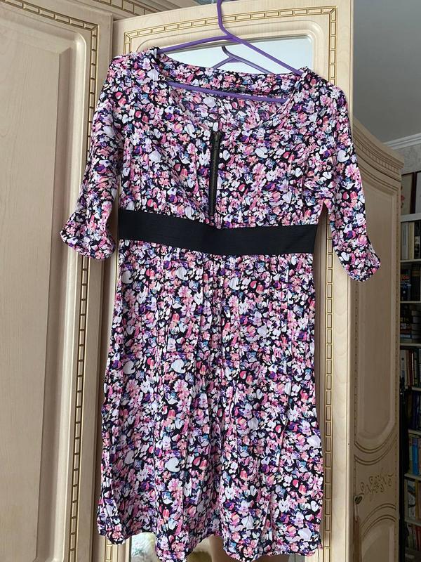 Пестрое летнее розовое платье сарафан с рукавами цветами в цветы — цена ...