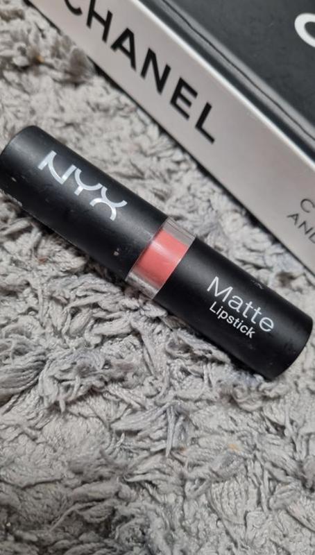 Помада nyx — цена 50 грн в каталоге Помада для губ Купить товары для ...