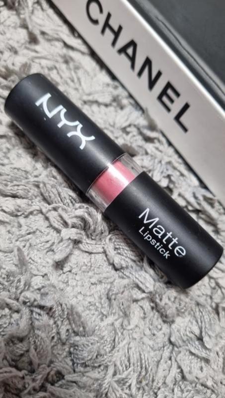 Помада nyx — цена 50 грн в каталоге Помада для губ Купить товары для ...