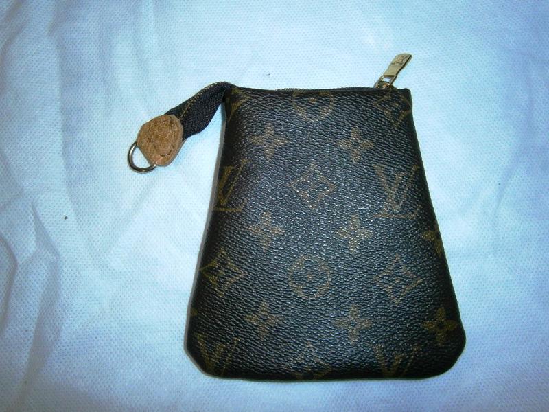 Louis vuitton hand wallet deals
