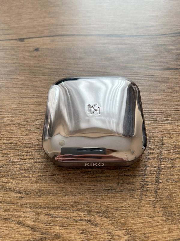 Kiko milano glitter baked highlighter запеченный хайлайтер для лица — цена 450 грн в каталоге