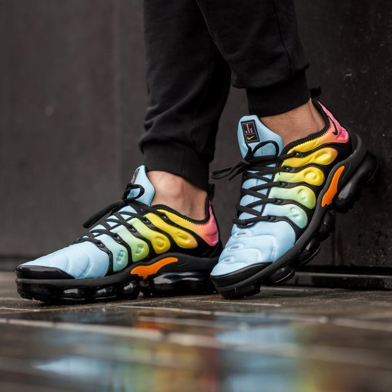 Nike vapormax sale plus colorful