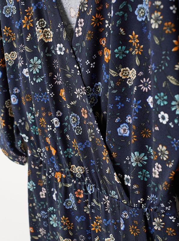 Платье на запах в цветочек h&m p l — цена 250 грн в каталоге Короткие  платья ✓ Купить женские вещи по доступной цене на Шафе | Украина #28631302
