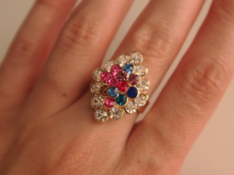 Яркая кольца с разноцветными камнями, бижутерия перстень — цена 100 грн в каталоге Кольца ✓ Купить женские вещи по доступной цене на Шафе
