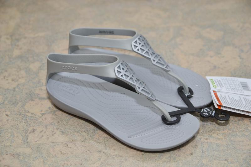 crocs serena embellished flip