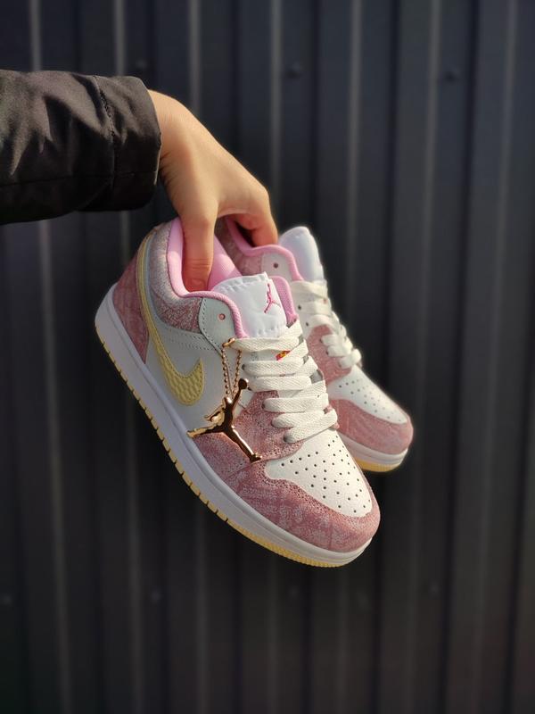Pink and white retro 1 online
