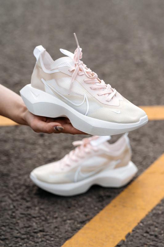 126057380 are nike vista lite cream pink