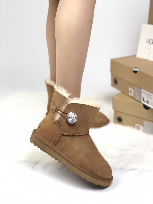 ugg bailey button beige