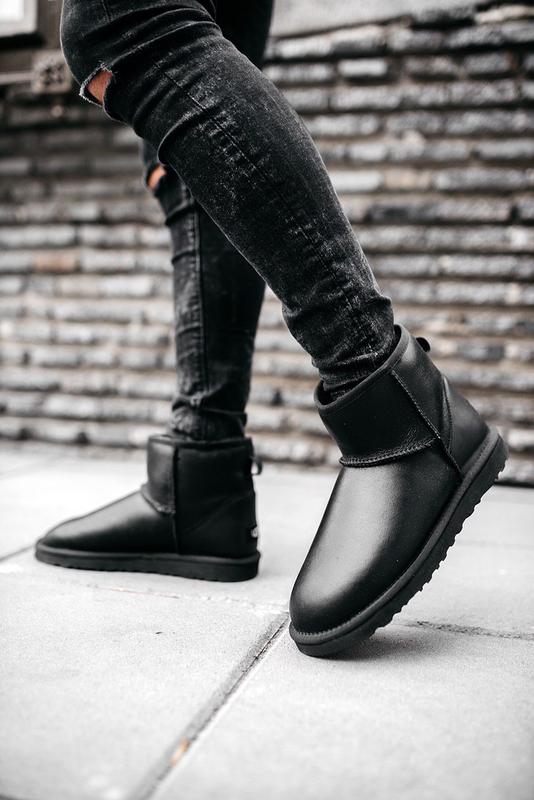 Ugg mini leather black